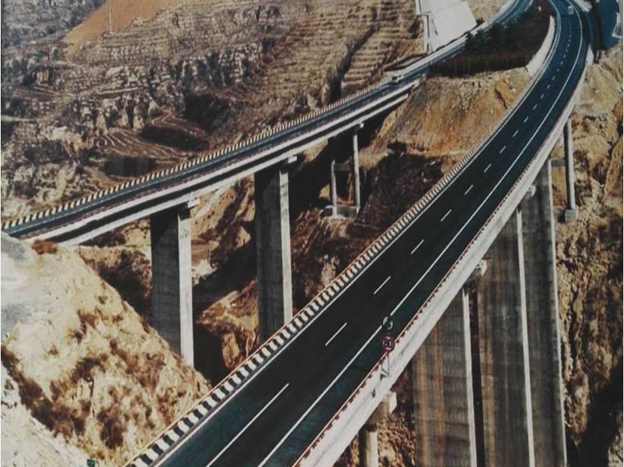 中建鐵路臨河至哈密吉蘭段公路工程